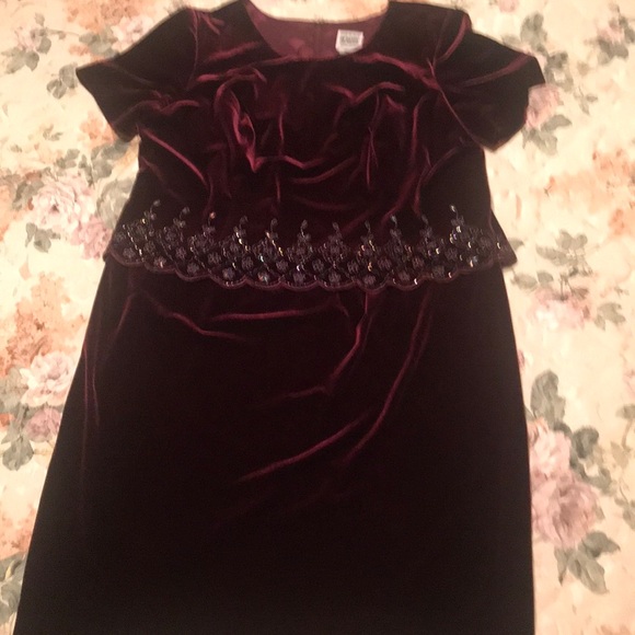 R&M Richards Dresses & Skirts - Valore women’s dress.